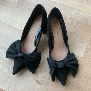 Pointy toe mule with oversized bow